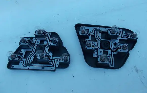 BMW 5 E39 Tail light bulb cover holder 12345577