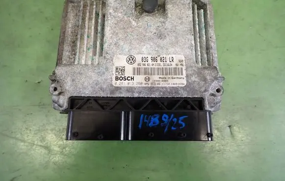 Volkswagen PASSAT B6 Engine control unit/module ECU