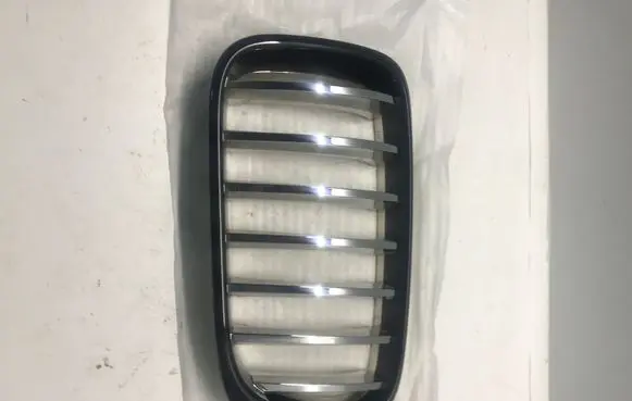 BMW X3 F25 Front bumper upper radiator grill KM070302