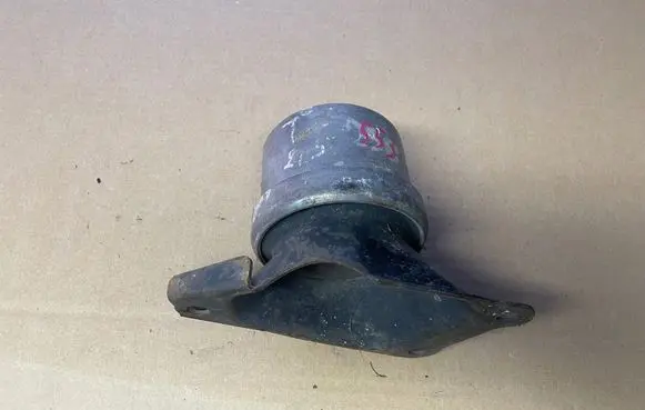 Volkswagen Transporter - Caravelle T5 Engine mount vacuum valve 