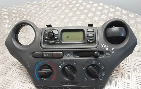 Toyota Yaris Climate control unit 8611052021B0