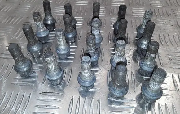 BMW 1 E82 E88 Nuts/bolts 