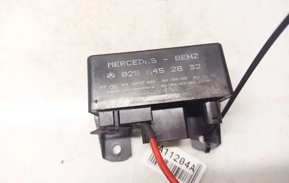 Mercedes-Benz A W168 Glow plug pre-heat relay 0255452832