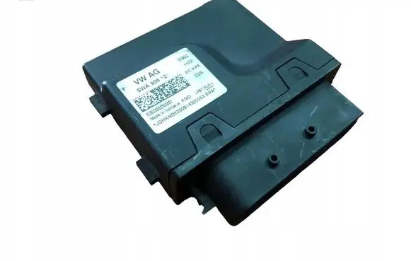 Volkswagen Golf VII Fuel pump relay 5WA906121