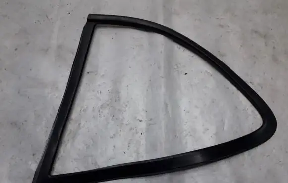 Subaru B9 Tribeca Rubber seal rear door 
