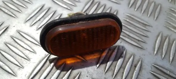 Renault Scenic I Front fender indicator light 7700847333