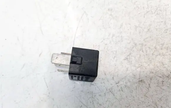 Volkswagen PASSAT B6 Other relay 1K0951253A