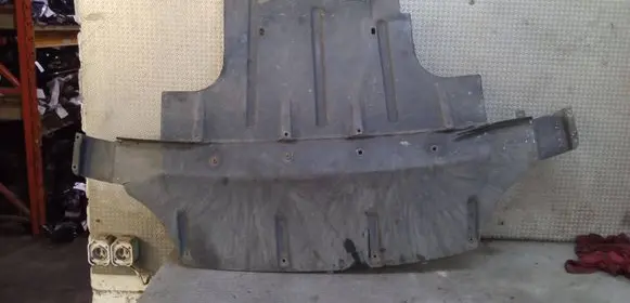 Audi Q7 4L Engine splash shield/under tray 7L8825285
