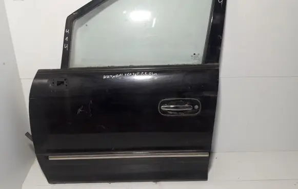 Hyundai Trajet Front door