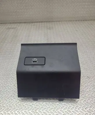 BMW X5 G05 USB socket connector 191630