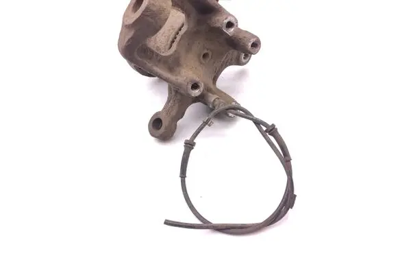 Mercedes-Benz Sprinter W901 W902 W903 W904 Front wheel hub spindle knuckle 9013320301