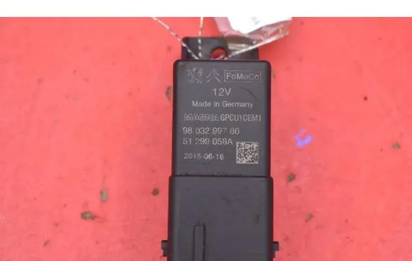 Ford Mondeo MK I Glow plug 9803299780