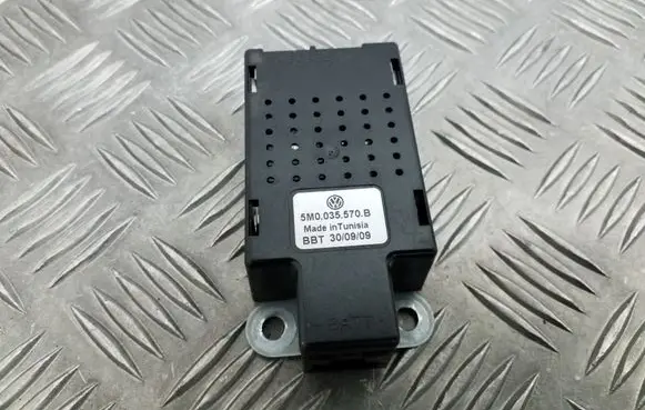 Volkswagen Golf VI Aerial antenna amplifier 5M0035570B