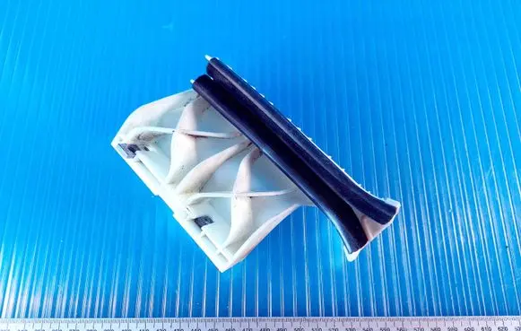 Peugeot 208 I Front door windshield rail 9673361080