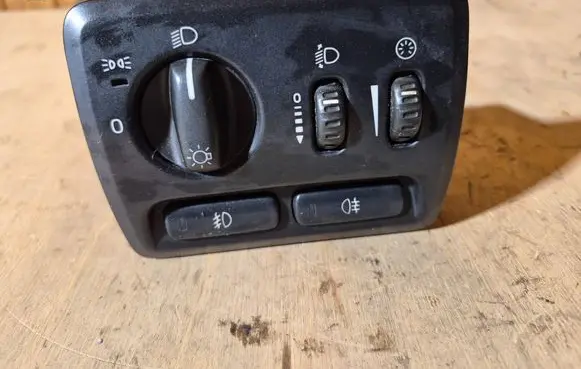 Volvo V70 Light switch 8691751