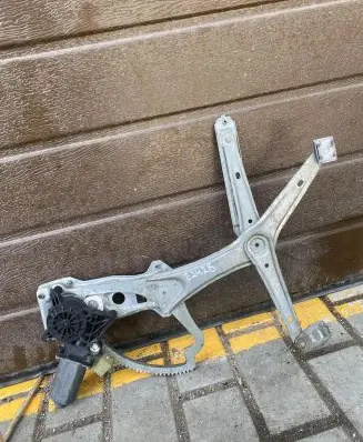 Mercedes-Benz E W210 Rear door window regulator with motor 0130821708 E2428