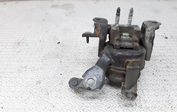 Toyota Corolla Verso E121 Engine mount bracket