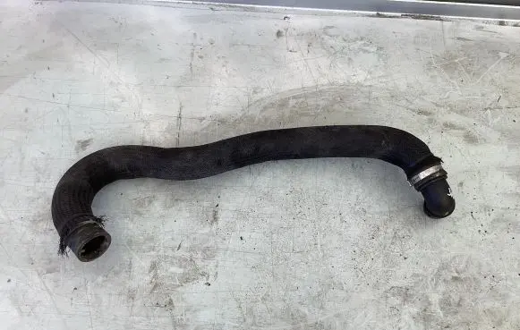 Coolant pipe/hose