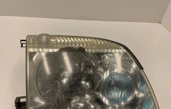 Nissan X-Trail T30 Headlight/headlamp E137511