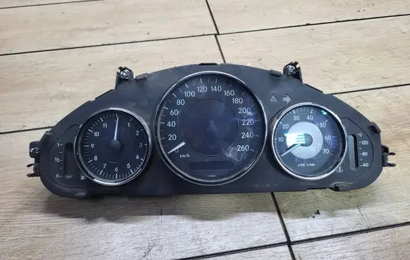Mercedes-Benz CLS C219 Speedometer (instrument cluster) A2195400111