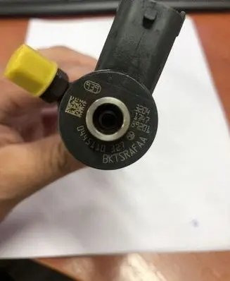 Opel Insignia A Fuel injector 0445110327
