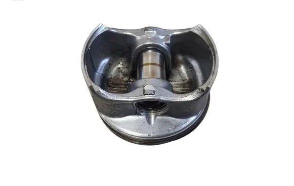 Volkswagen Golf V Piston 0000
