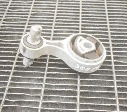 Maserati Quattroporte Engine mount bracket 6700042970 670004297