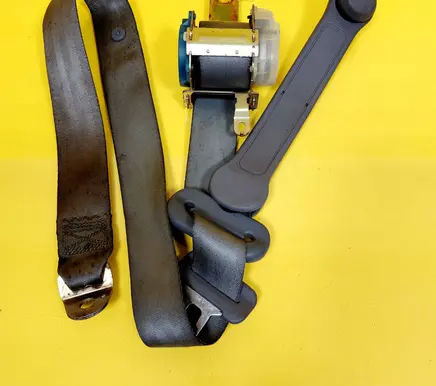 Hyundai Lantra I Rear seatbelt 89820-29620
