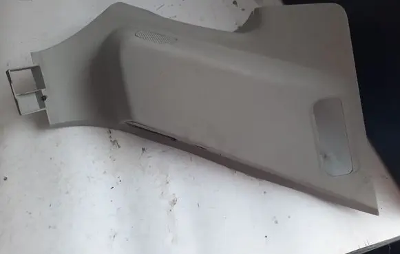 Volkswagen Routan (D)pillar trim (top) 1LA05ES3AB