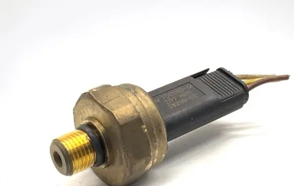 BMW 1 E81 E87 Fuel pressure sensor 7547883