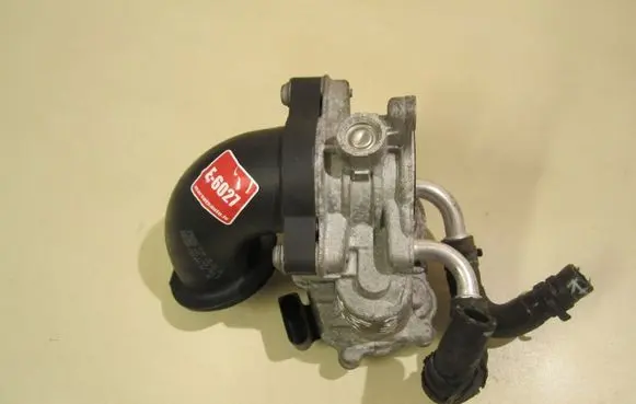Volkswagen Caddy Throttle valve 04L128063AA
