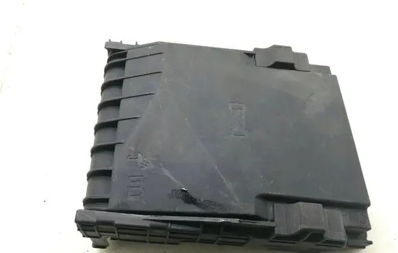 Volkswagen PASSAT B7 Fuse box cover 1K0937132F