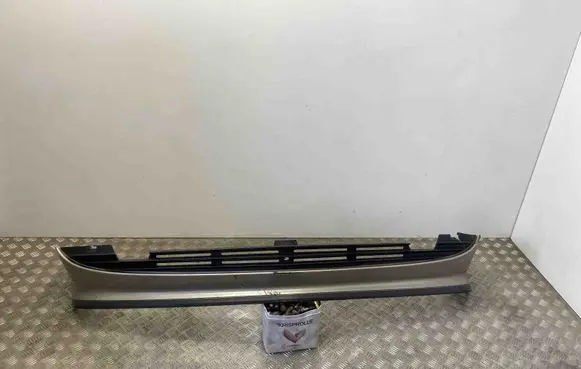 Front bumper lip