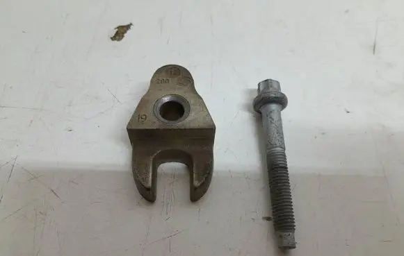 Volvo V60 Fuel Injector clamp holder 