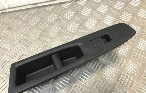 Toyota Yaris Electric window control switch 742320D710