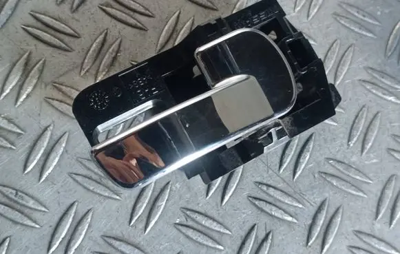 Nissan Qashqai+2 Rear door interior handle 80670