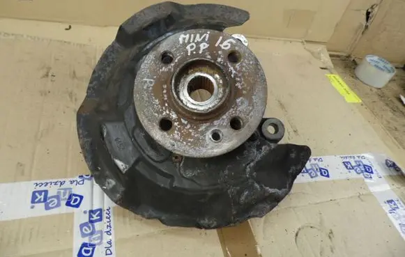 Mini One - Cooper R50 - 53 Front wheel hub spindle knuckle
