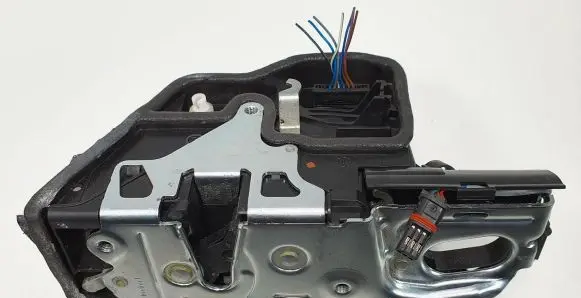 BMW X6 E71 Front door lock 7315019