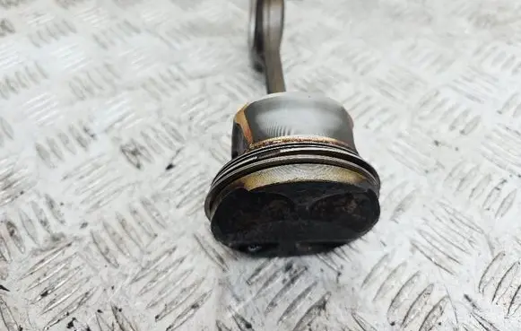 Citroen C3 Piston with connecting rod 77L54 W161 P122