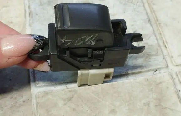 Nissan Almera Tino Electric window control switch 3606Z