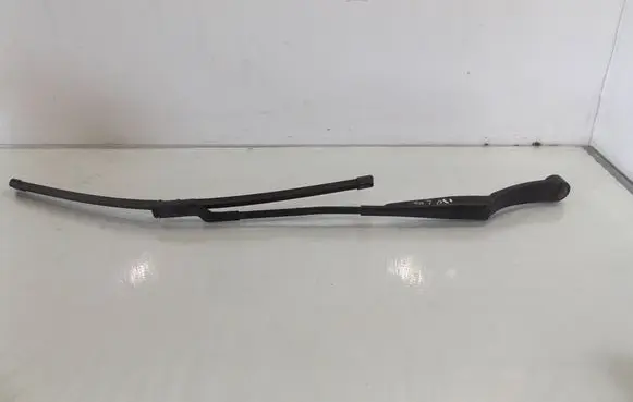 Hyundai i30 Front wiper blade arm