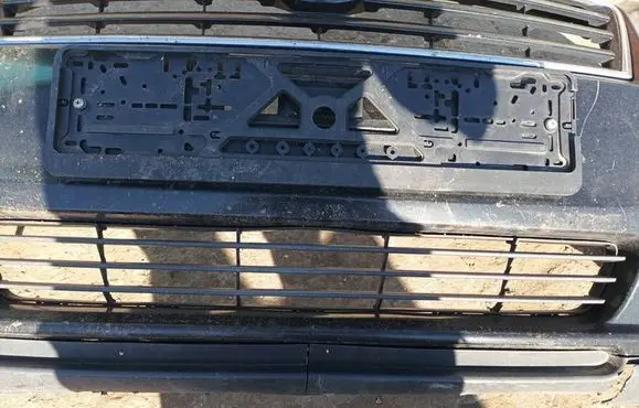 Toyota Avensis T250 Front bumper lower grill