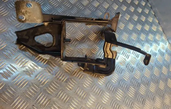 Audi A8 S8 D3 4E ABS pump bracket 