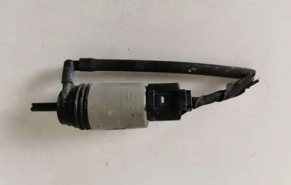 BMW 7 E65 E66 Windscreen/windshield washer pump 6934159