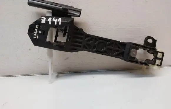 Rear door exterior handle/bracket