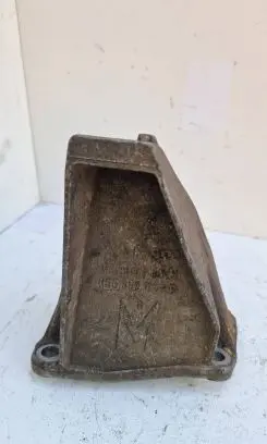Volkswagen PASSAT B5 Engine mounting bracket 8d0399113ab