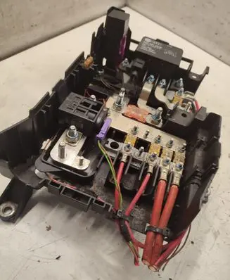 Volkswagen Touareg I Fuse module 7L0937548