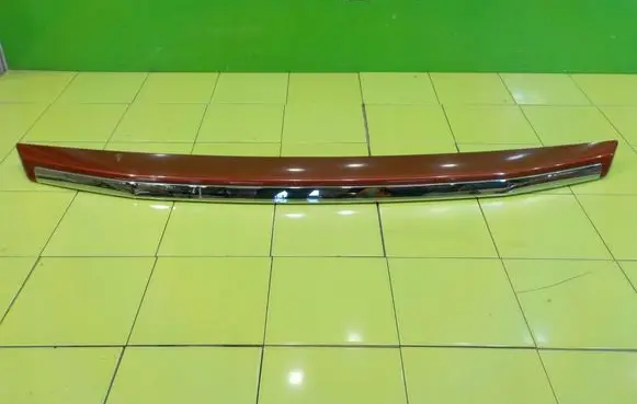 Land Rover Freelander 2 - LR2 Rear light center trim bar blend 