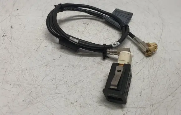 BMW X5 E70 USB socket connector 9196805 61129196805 9255716