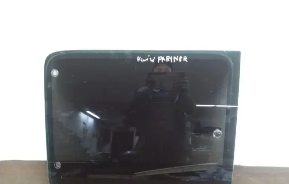 Peugeot Partner Rear side window